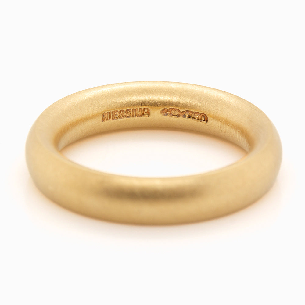 Niessing 4.5mm Pointed Oval Voluminous Shank Profile Ring - 18ct Yellow Gold Silk Matt (AOYNTPOV4.5Y-12)