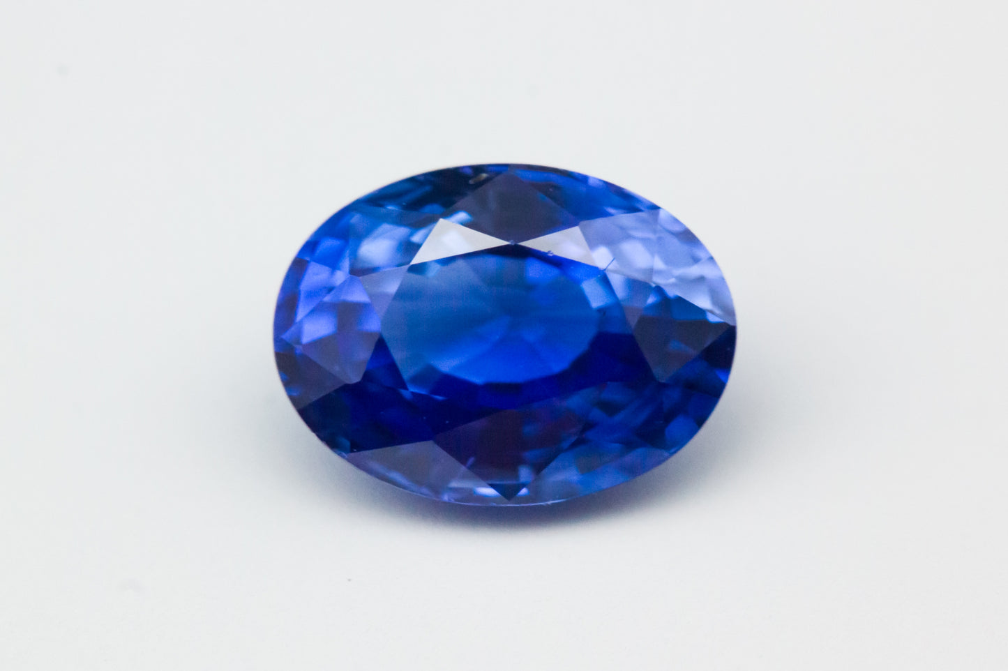 [SOLD] 8.34x6.22mm Oval Ceylon Sapphire Certificated (SACV86A)